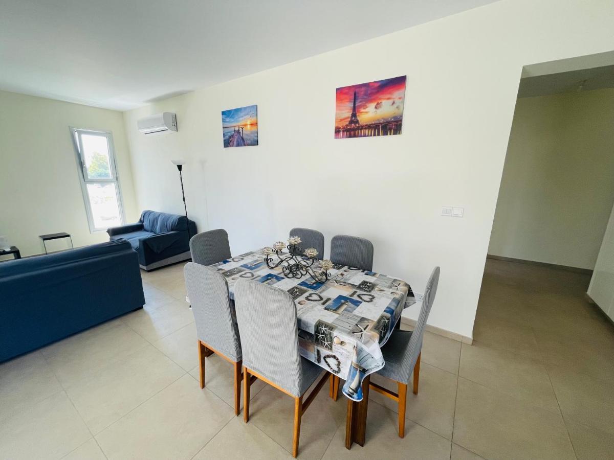 City Center Cozy Apt Paphos Esterno foto